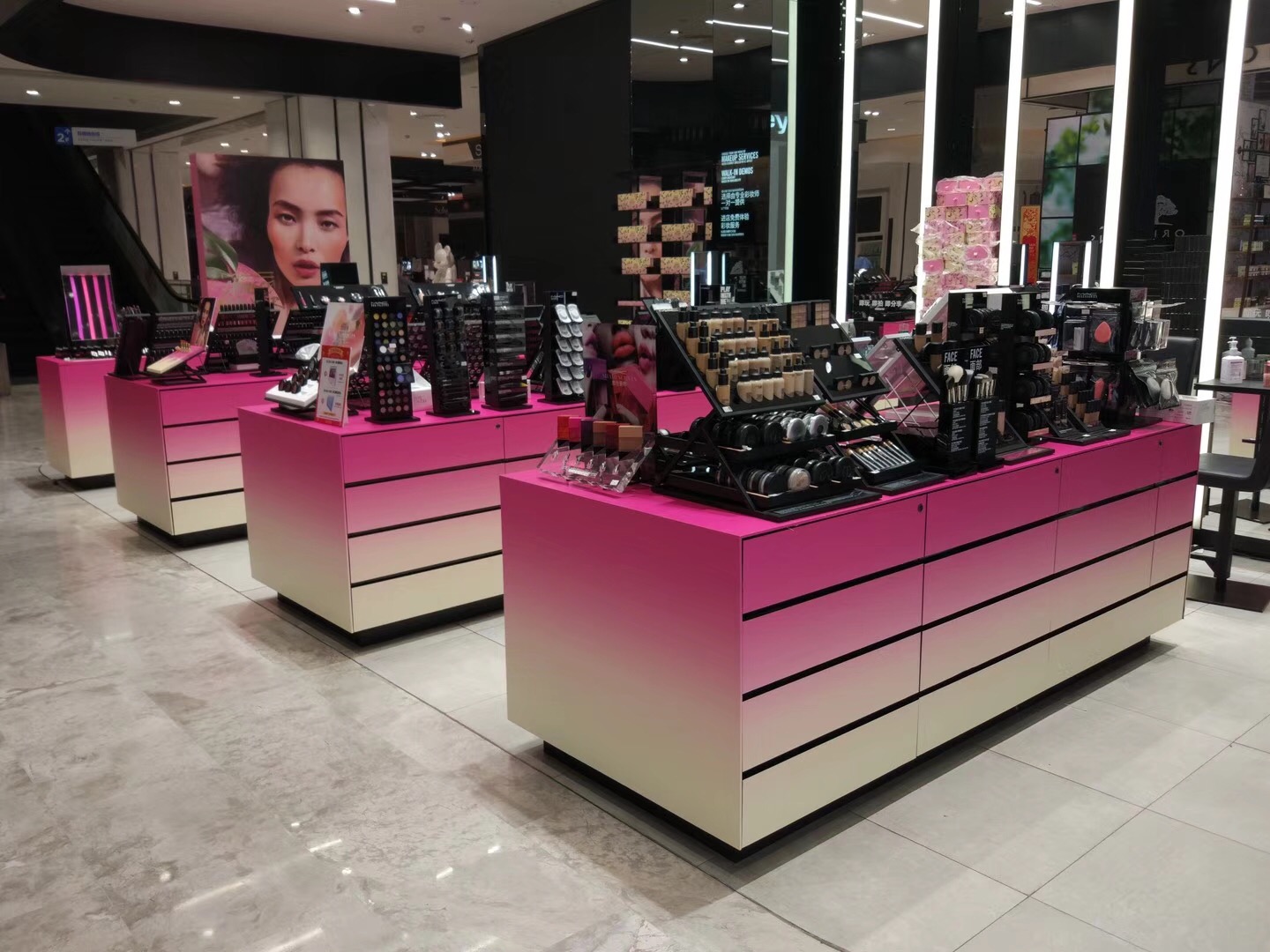 高端化妆品展柜